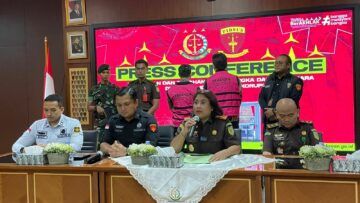 Kejari Tangsel saat mengumumkan penetapan 3 tersangka kasus kredit fiktif. Foto: ist