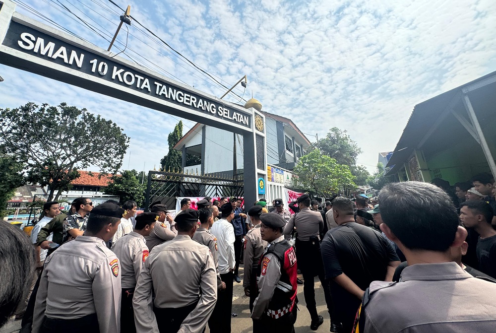 aksi demo spmb 2025 di Tangsel