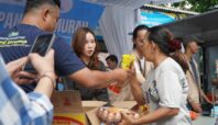 Wakil Ketua DPRD Tangsel, Maria Teresa Suhardja, menginisiasi kegiatan Gerakan Pangan Murah Ngider Tangsel di halaman kantor Kecamatan Ciputat pada 5-6 Juli 2025. Foto: ist