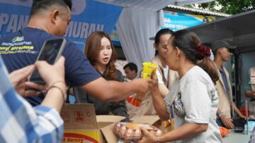 Wakil Ketua DPRD Tangsel, Maria Teresa Suhardja, menginisiasi kegiatan Gerakan Pangan Murah Ngider Tangsel di halaman kantor Kecamatan Ciputat pada 5-6 Juli 2025. Foto: ist
