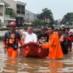 Walikota Tangsel tinjau banjir di pondok maharta
