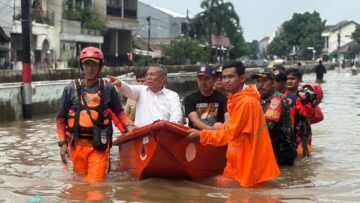 Walikota Tangsel tinjau banjir di pondok maharta