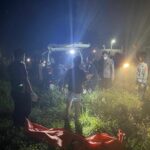Pihak Kepolisian saat melakukan olah TKP penemuan mayat wanita membusuk di Cisauk, Kabupaten Tangerang, pada Rabu malam (16/7). Foto: Polsek Cisauk