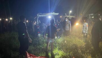 Pihak Kepolisian saat melakukan olah TKP penemuan mayat wanita membusuk di Cisauk, Kabupaten Tangerang, pada Rabu malam (16/7). Foto: Polsek Cisauk