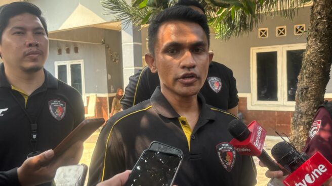 Kanit 4 Resmob Polda Metro Jaya, AKP Charles RV Bagaisar, seusai menggelar rekonstruksi di Desa Cibogo, Cisauk, Tangerang, Selasa (22/7). Foto: Andre Pradana/Tangselife