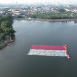 pembentangan bendera merah putih raksasa di situ gintung