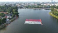 pembentangan bendera merah putih raksasa di situ gintung