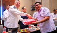 Pemkot Tangsel bagikan bendera gratis