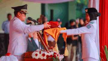 upacara penurunan bendera HUT ke-80 RI