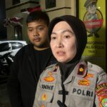 Kapolsek Pondok Aren, Kompol Anne Rose Agrippina Putri, saat menggelar konfrensi pers di Mapolsek Pondok Aren, Kamis (7/8). Foto: Andre Pradana/Tangselife