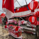 Salah satu lapak penjualan bendera merah putih di wilayah Ciputat, Kota Tangsel. Foto: Andre Pradana/Tangselife