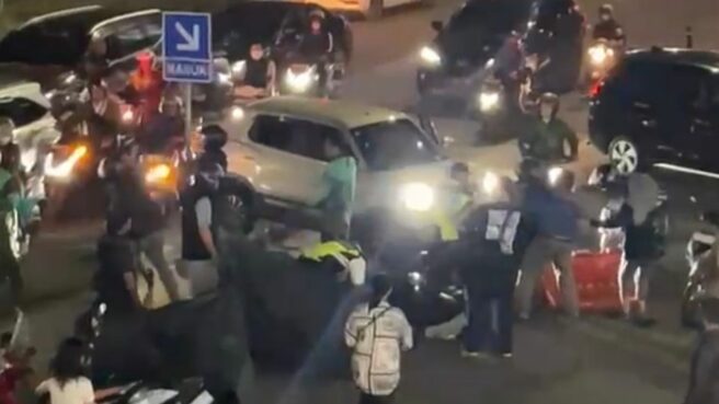 pengendara mobil dianiaya
