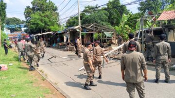 Penertiban pedagang di gerbang Perumahan Vila Pamulang Mas