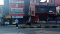 tiang lampu lalu lintas