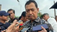 Plt Sekjen Kemenlu Republik Indonesia, Heru Hartanto Subolo, saat menghadiri pemakaman Zetro Leonardo Purba di TPU Sari Mulya, Kamis (11/9). Foto: Andre Pradana/Tangselife