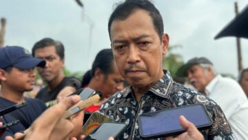 Plt Sekjen Kemenlu Republik Indonesia, Heru Hartanto Subolo, saat menghadiri pemakaman Zetro Leonardo Purba di TPU Sari Mulya, Kamis (11/9). Foto: Andre Pradana/Tangselife