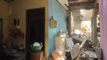 Kondisi dalam rumah warga yang hancur terdampak ledakan di Pondok Cabe Ilir, Pamulang, Kota Tangsel. Foto: Andre Pradana/Tangselife