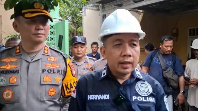 Kasubdit Metalurgi Forensik Puslabfor Polri, Kompol Heriyandi, saat di lokasi ledakan di Pondok Cabe, Tangsel. Foto: Andre Pradana/Tangselife