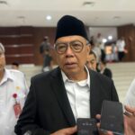 Walikota Tangsel, Benyamin Davnie, usai menghadiri rapat Paripurna DPRD Tangsel beberapa waktu lalu. Foto: Andre Pradana/Tangselife