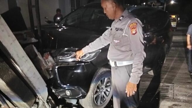 pelajar kendarai mobil pajero sport