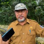 DLH Tangsel uji laboratorium penyebab air sungai di serpong warna merah
