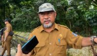 DLH Tangsel uji laboratorium penyebab air sungai di serpong warna merah