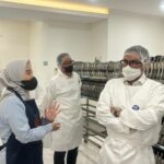 Wakil Walikota Tangsel, Pilar Saga Ichsan saat mendatangi dapur MBG di Tangsel tepatnya di wilayah Ciater, Serpong, Rabu (8/10). Foto: Andre Pradana/Tangselife