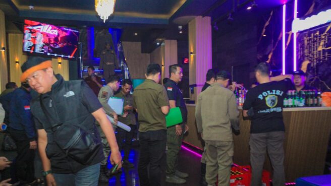 Satpol PO Tangsel razia karaoke di Serpong. Fot: ist