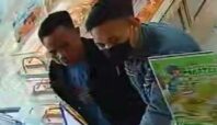 Komplotan ganjal ATM di Ciputat saat sedang beraksi di salah satu minimarket. Foto: ist
