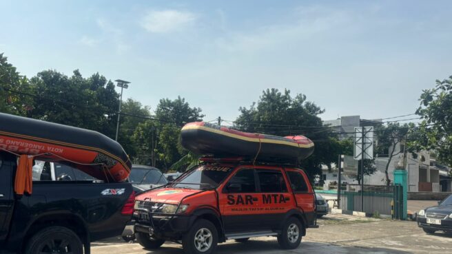 Kronologi Bocah di Pamulang Hanyut Terbawa Arus Saat Bermain Hujan 1 Tim gabungan masih melakukan pencarian bocah yang hanyut di kali Pamulang, Senin (27/10). Foto: Andre Pradana/Tangselife