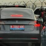mobil dinas Tesla
