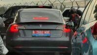 mobil dinas Tesla