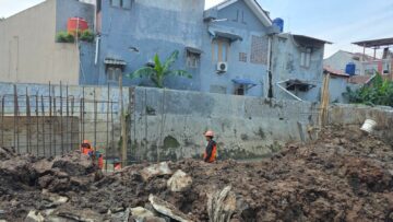 tanggul jebol di perumahan pondok kacang