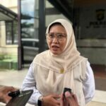 Komisioner KPAI, Diyah Puspitarini, saat mendatangi Polres Tangsel, Selasa (11/11). Foto: Andre Pradana/Tangselife