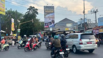 Situasi Simpang Duren yang ada di wilayah Ciputat saat sore hari. Foto: Andre Pradana/Tangselife