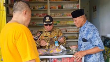 Warga menggerebak toko penjual obat terlarang berkedok kosmetik di Pondok Aren.
