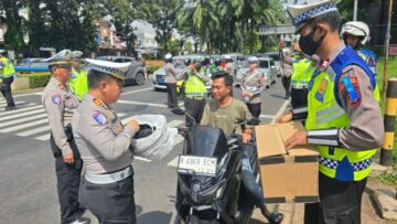 Jajaran Satlantas Polres Tangsel saat menggelar Operasi Zebra 2025 di jalan Letnan Sutopo, Serpong. Foto: Polres Tangsel