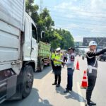 Puluhan truk melanggar jam operasional terjaring razia Dishub Tangsel. Foto: Dishub Tangsel