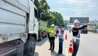Puluhan truk melanggar jam operasional terjaring razia Dishub Tangsel. Foto: Dishub Tangsel