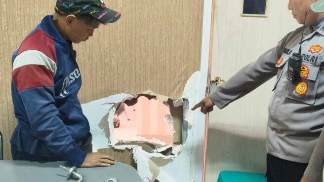 Kantor kelurahan Pondok Jaya, Pondok Aren, Kota Tangerang Selatan (Tangsel) dibobol, Sabtu (17/1). Foto: Andre Pradana/Tangselife