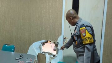 Kantor Kelurahan Pondok Jaya, Kota Tangerang Selatan (Tangsel) dibobol OTK, Sabtu (17/1). Foto: Andre Pradana/Tangselife