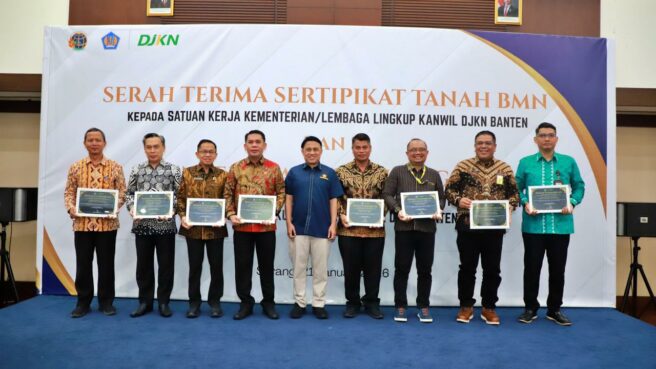 Kantor Pertanahan Tangsel Serahkan 108 Sertipikat Elektronik BMN di Banten