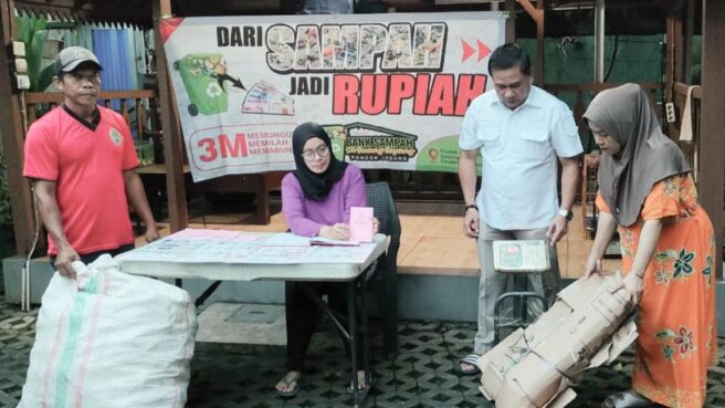 Anggota DPRD Tangsel, Edi Mamat, gagas gerakan ‘Sampah Jadi Rupiah’ untuk menekan produksi sampah. Foto: ist