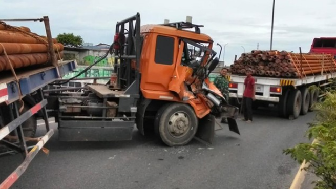 Truk Tronton di Flyover Ciputat Sempat Mundur, Pasutri Lompat dari Motor demi Selamatkan Diri 1 flyover ciputat