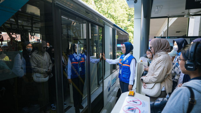 transjakarta bagi takjil gratis