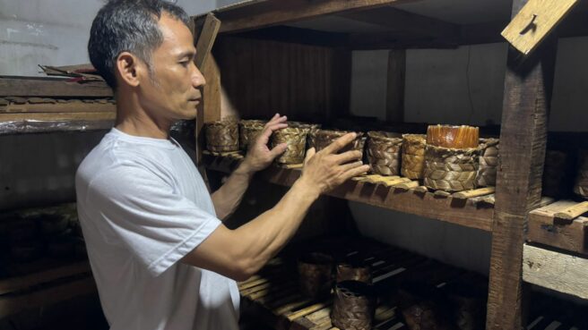 Jelang Imlek 2026, Produsen Kue Keranjang di Tangsel Raup Omzet Puluhan Juta 1 Salah satu rumah produksi kue keranjang yang berada di wilayah Ciater, Serpong, Kota Tangsel. Foto: Andre Pradana/Tangselife
