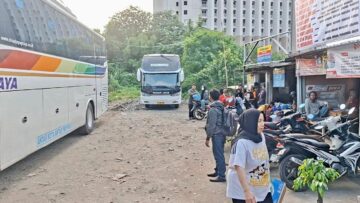 Suasana di Terminal bayangan Ciputat. Foto: Andre Pradana/Tangselife
