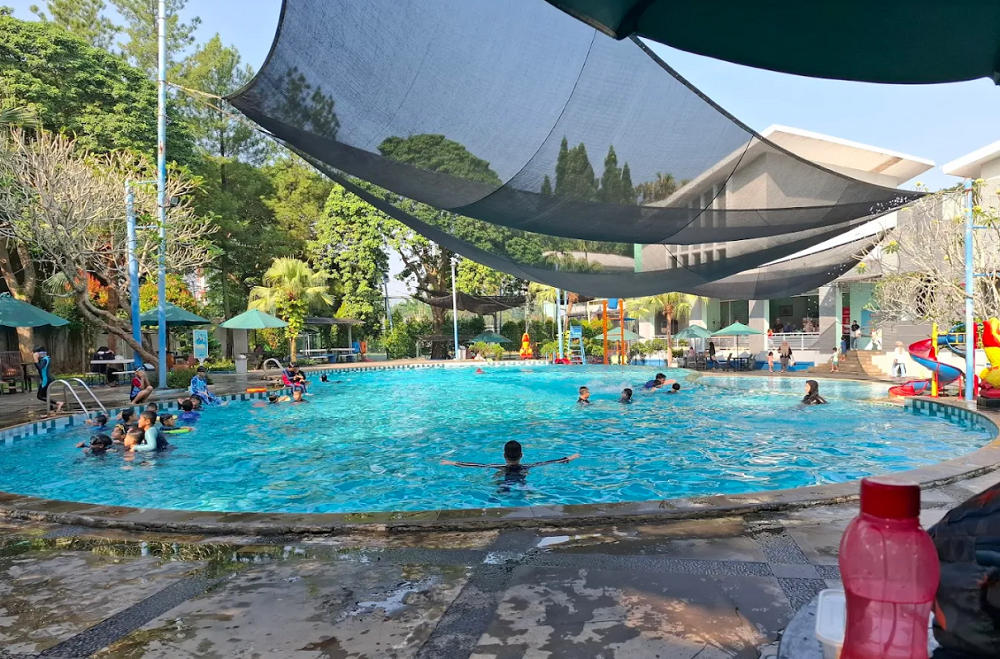 7 Kolam Renang Murah di Tangsel untuk Liburan Sekolah, Tiket Masuk Mulai Rp20 Ribuan 7 Kolam Renang Familia Club House Mahagoni